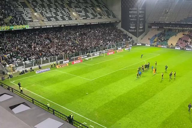 Jogadores do Sporting fazem a festa com os adeptos