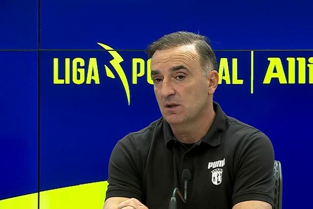 «Não inventei nada. Já vi o Manchester City a jogar sem avançado e o Sporting também»