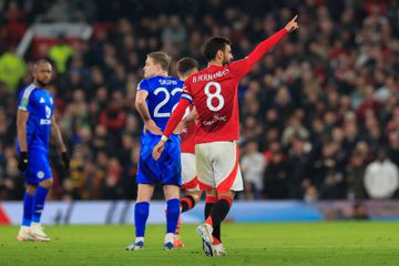 À espera de Rúben Amorim, Man. United goleia com bis de Bruno Fernandes