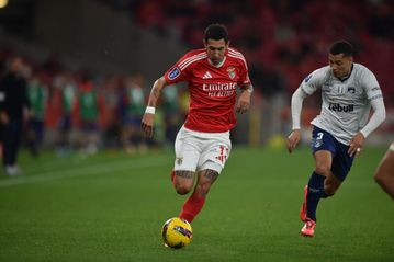 VÍDEO: obra de arte de Di María a colocar o Benfica na frente!