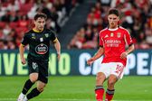 Sudakov, criativo do Benfica, em ação diante do Tondela