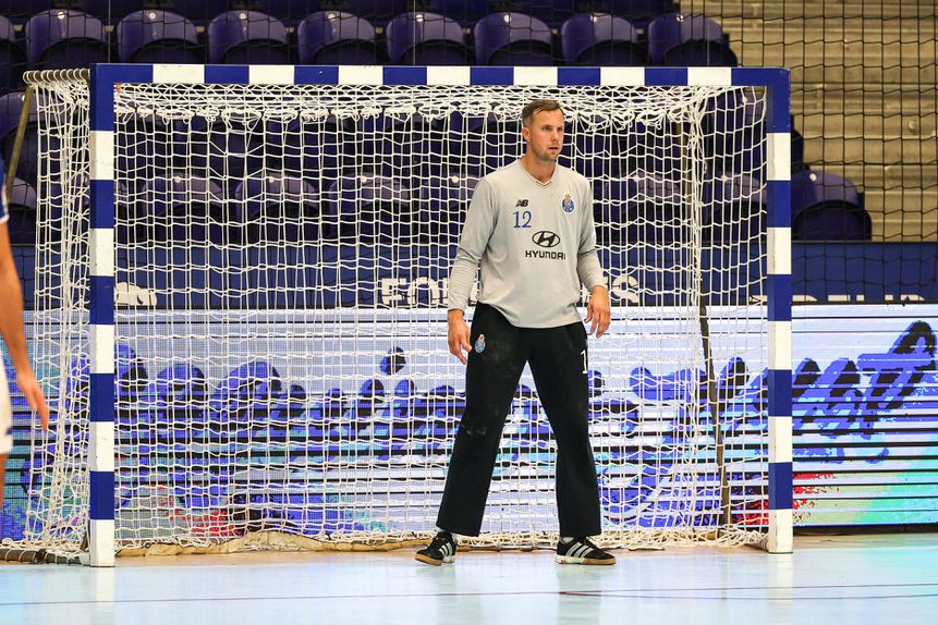 O guarda-redes da equipa de andebol do FC Porto, Sebastian Abrahamsson. Foto IMAGO