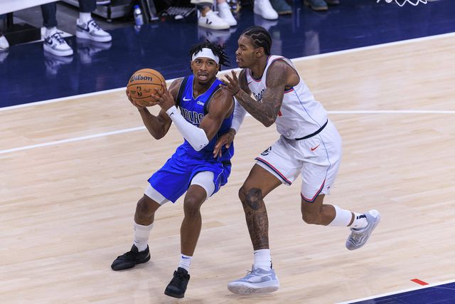 Brandon Williams com a bola ao serviço dos Dallas Mavericks