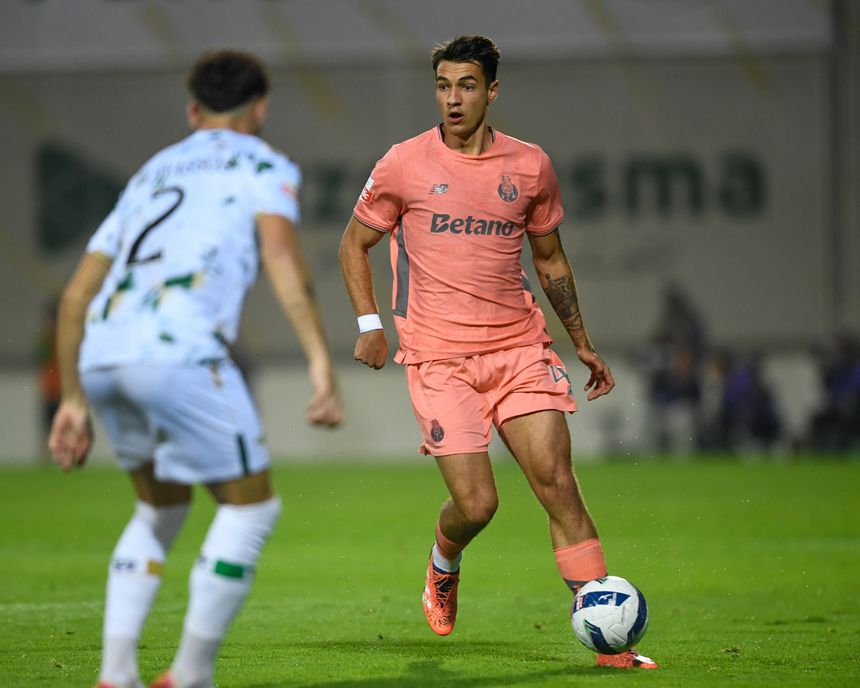 Kiwior acabou o jogo com o Moreirense como lateral-esquerdo... e assistiu Gul para o 2-1