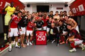 Tributo a Otamendi no balneário do Benfica pelos 250 jogos de águia ao peito - Foto: SLB