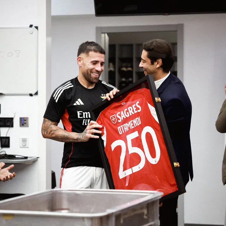 Otamendi imortal! Luz ao rubro