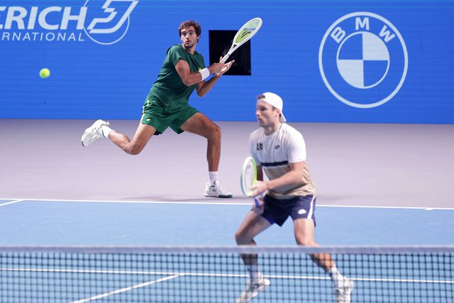 O jogador de ténis português Francisco Cabral e o austríaco Lucas Miedler no torneio ATP 500 Viena, em 2025. Foto IMAGO
