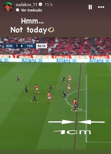 Sudakov reagiu com ironia ao golo anulado por 1 cm - Foto: Sudakov
