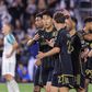 Son Heung-Min celebra com Nathan Ordoz, o marcador do golo da vitória do Los Angeles FC