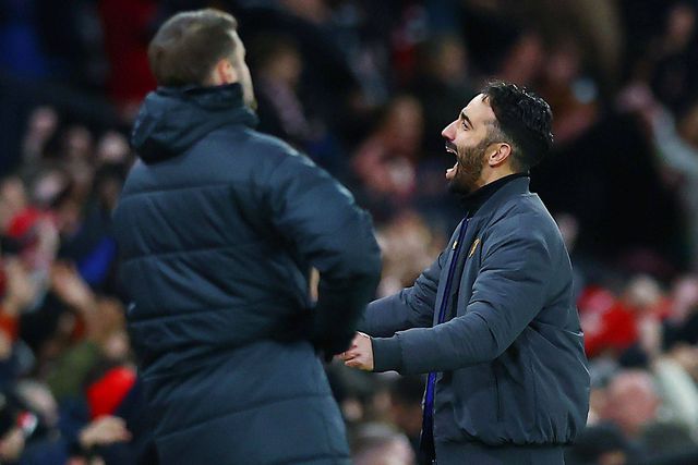 Ruben Amorim sorridente a festejar a vitória do Manchester United frente ao Brighton
