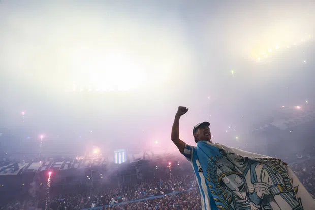 Expulsão, drama e final! Flamengo resiste