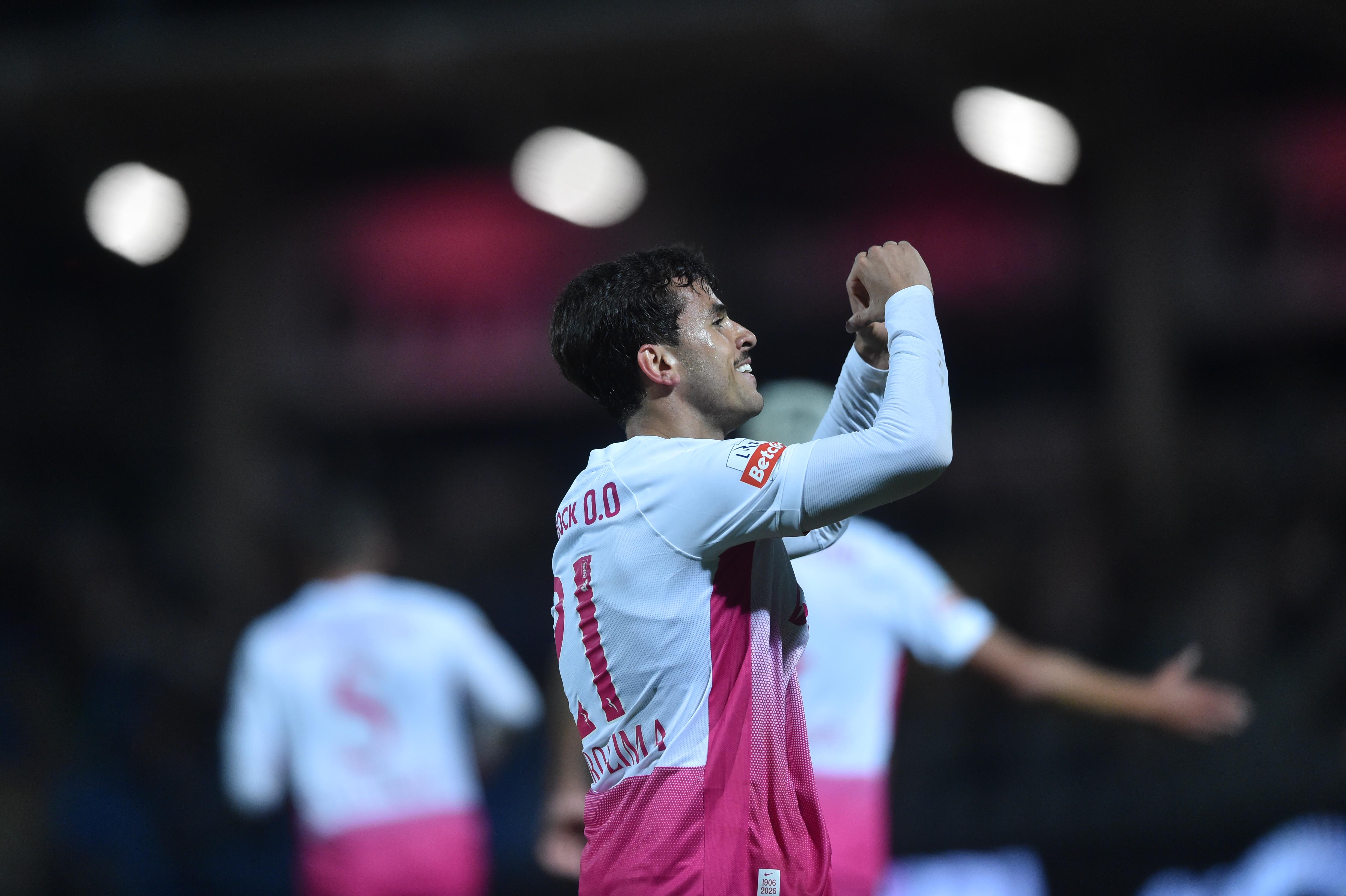 Dedicatória de Pedro Lima no Sporting-Casa Pia - Foto: Miguel Nunes