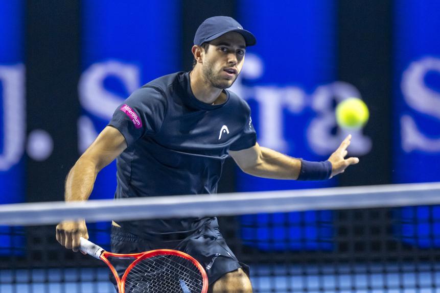 Nuno Borges foi incapaz de contrariar o poderio de Jan-Lennard Struff - Foto: EPA/GEORGIOS KEFALAS