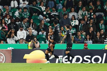 Académico de Viseu deixou o Sporting para trás e pode mesmo passar o Benfica