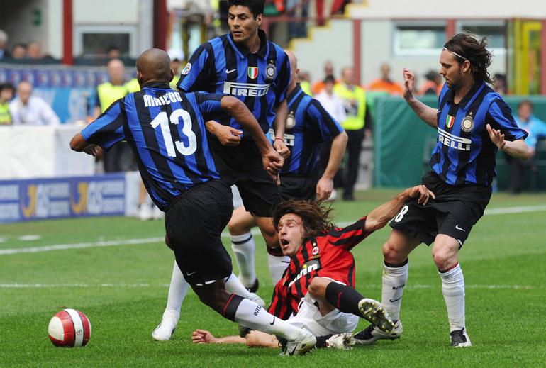 Maniche (à direita) esteve na derrota do Inter, por 1-2, em maio de 2008. Foto: IMAGO