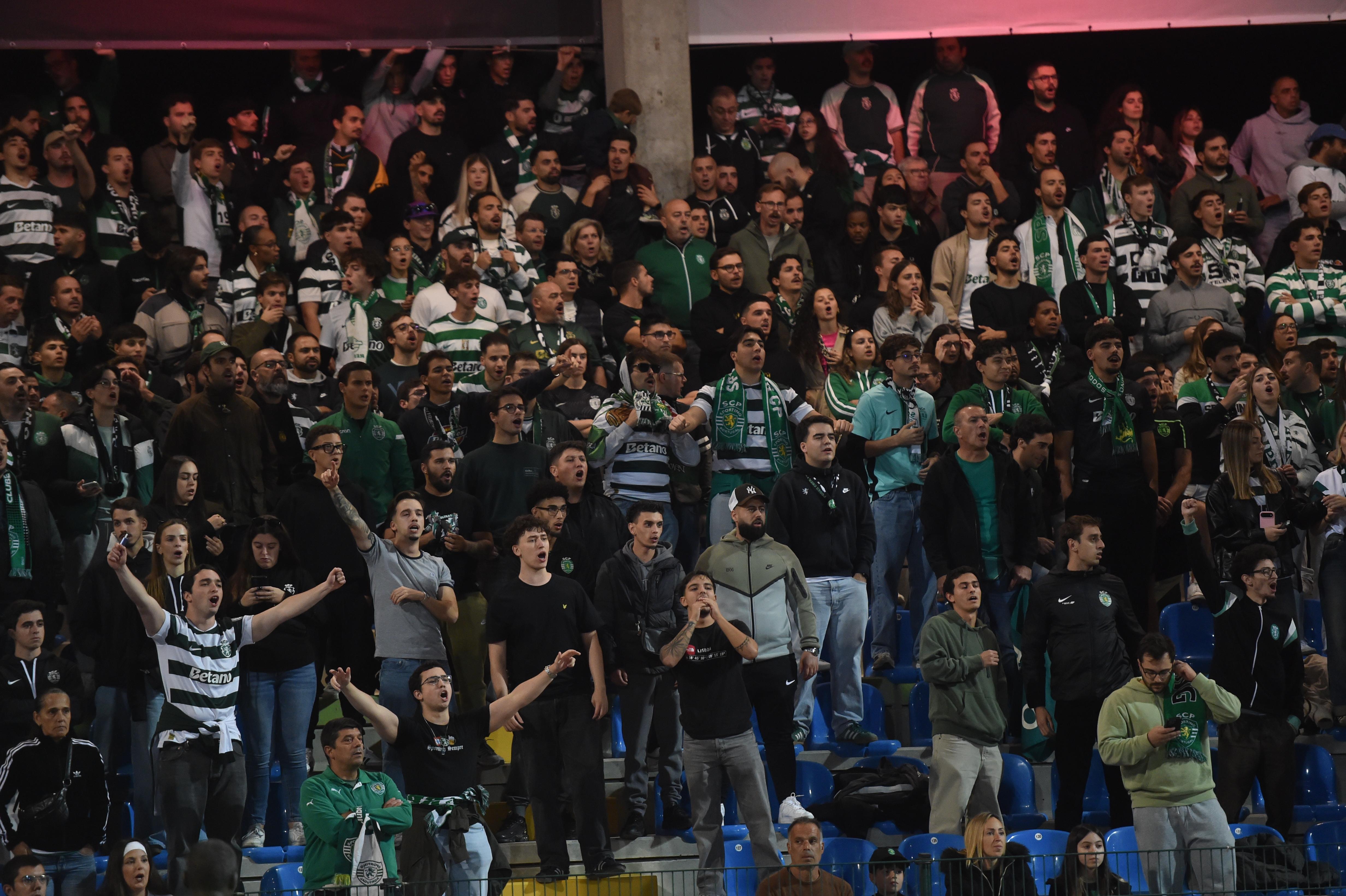 Adeptos leoninos no Sporting-Casa Pia - Foto: Miguel Nunes