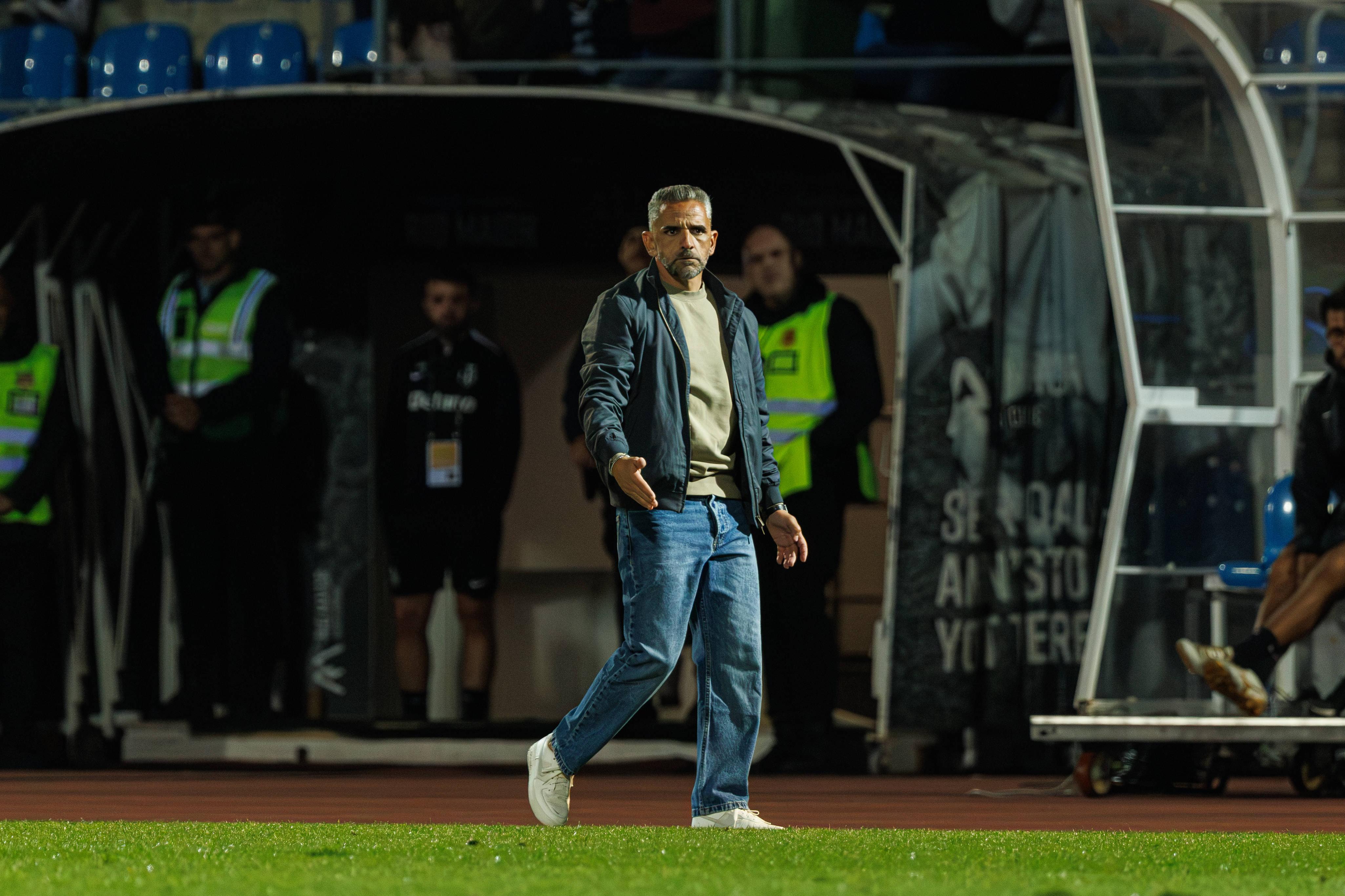 Rui Borges satisfeito com a exibição da equipa no triunfo diante do Casa Pia — Foto: IMAGO