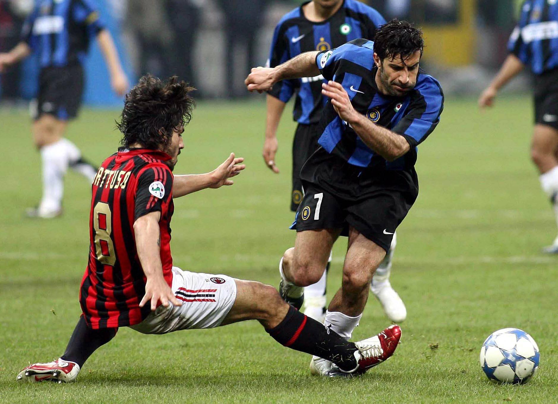 Luís Figo participou em quatro dérbis — ganhou três e perdeu um —, registando uma assistência. Foto: IMAGO