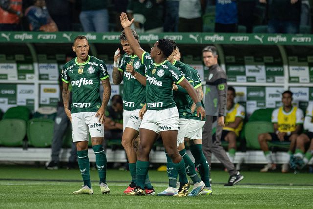 Palmeiras goleia América e fica a uma vitória do título virtual