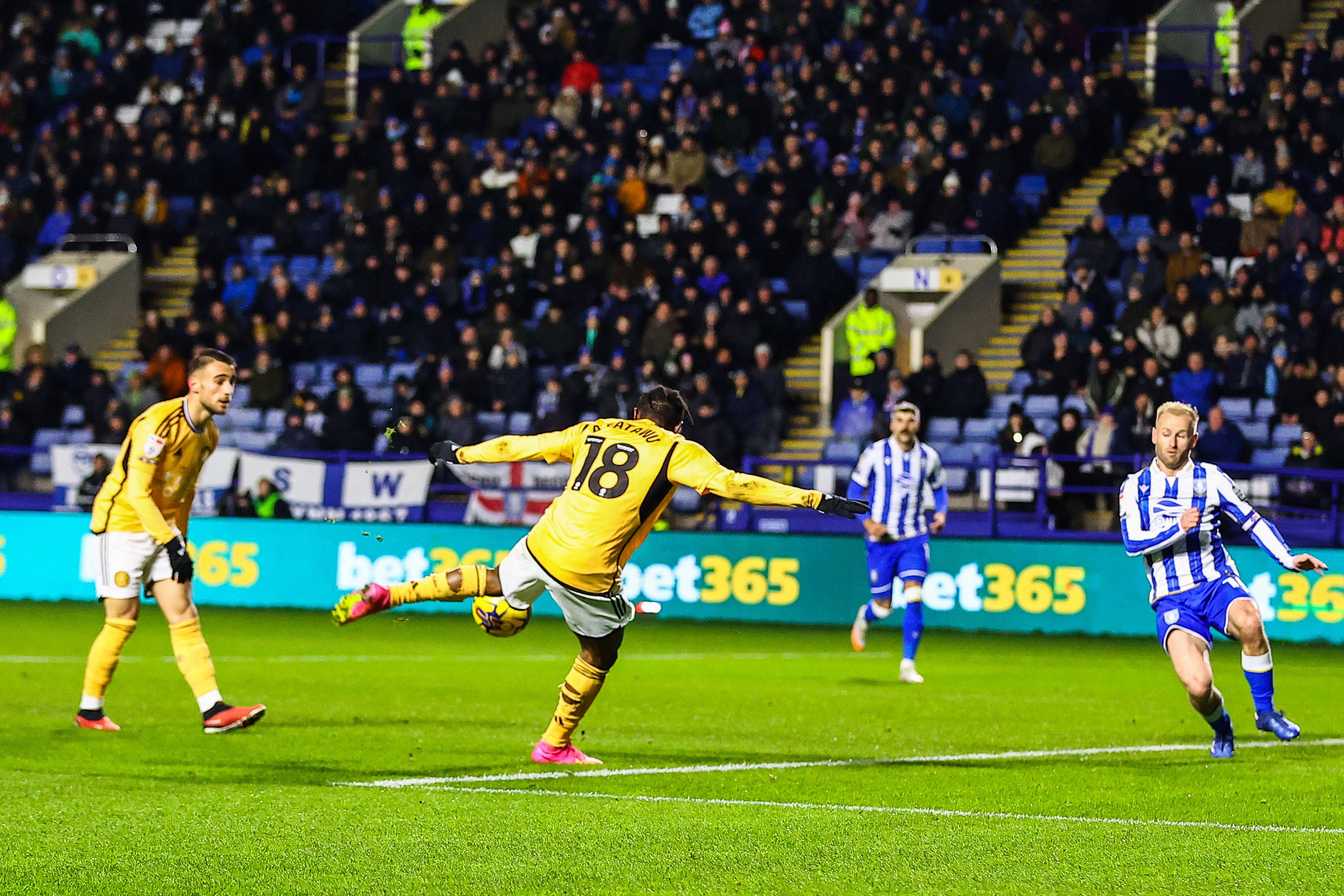 VÍDEO: Fatawu marca no empate do líder Leicester em Sheffield