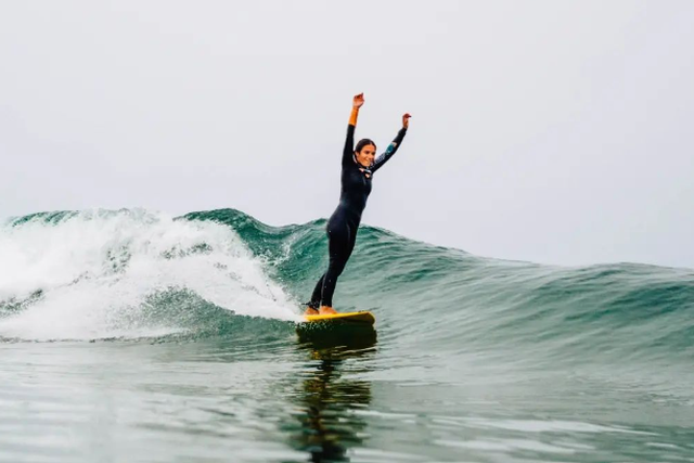 Surfista denuncia assédio com fotos de nudez feitas com... Inteligência Artificial