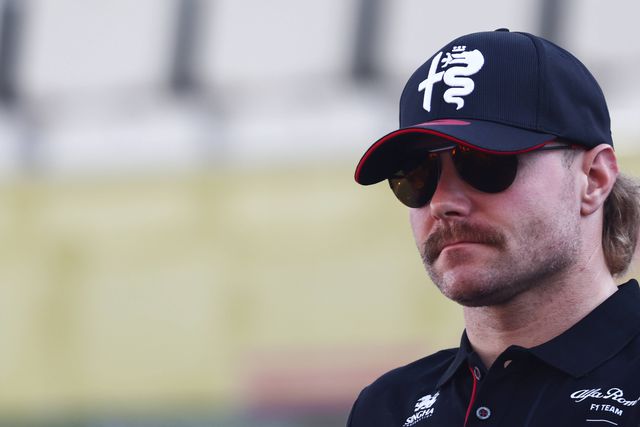 Vídeo: O inusitado (e atento) presente de natal de Verstappen para Bottas