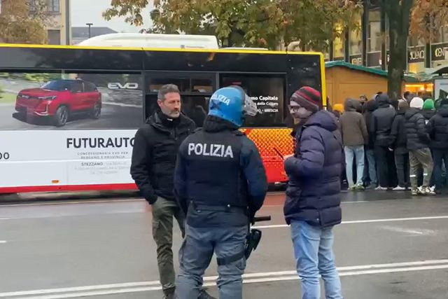 Adeptos do Sporting encaminhados para autocarros em Bérgamo