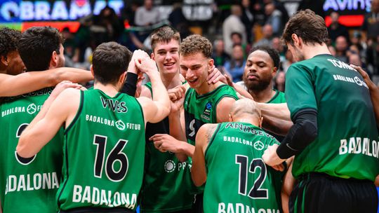 Novo fenómeno do basquetebol luso brilha com afundanço decisivo (vídeo)