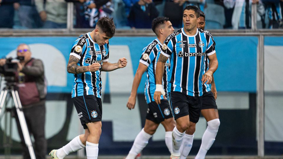Grêmio vence e despromove Goiás à Serie B