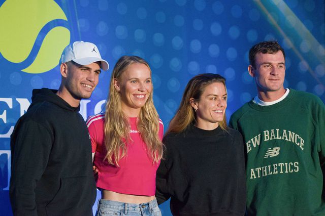 Alcaraz termina ano com espetáculo e vitória em jogo de exibição no México