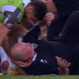 Vídeo: Scolari 'abalroado' e derrubado na festa do golo do At. Mineiro