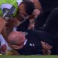 Vídeo: Scolari 'abalroado' e derrubado na festa do golo do At. Mineiro