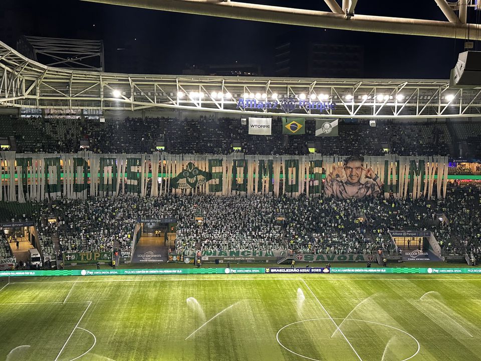 Vídeo: adeptos do Palmeiras organizam 'tifo' gigante em homenagem a Abel