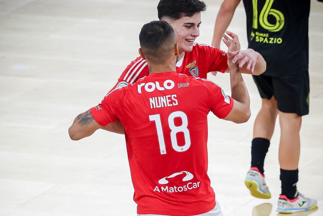 Benfica derrota o último e isola-se provisoriamente na frente