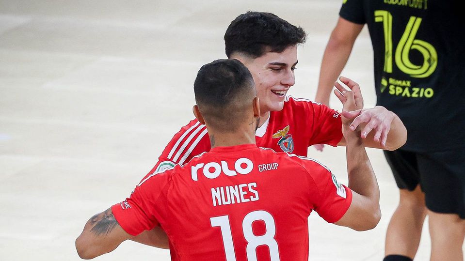 Benfica derrota o último e isola-se provisoriamente na frente