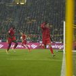 Bayern empata à beira do fim em Dortmund