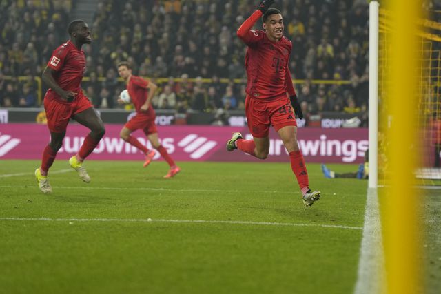 Bayern empata à beira do fim em Dortmund