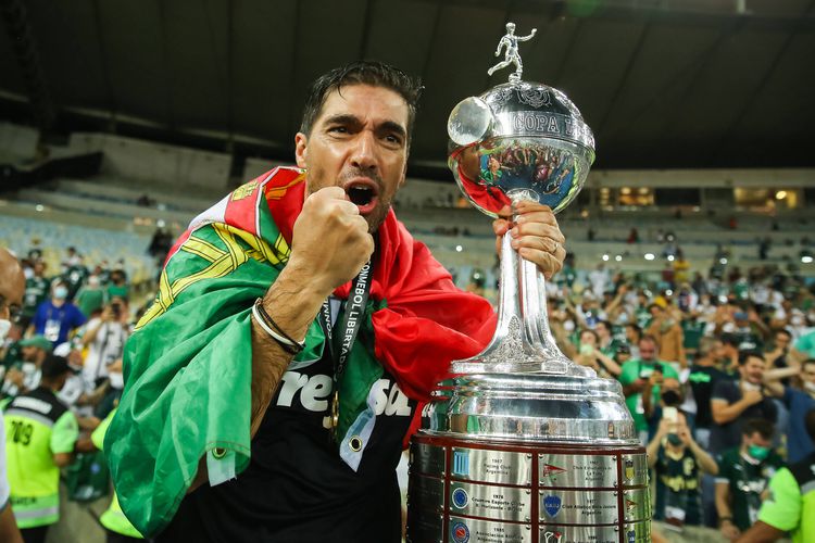 Abel Ferreira com o troféu da Libertadores (Imago)