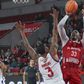 Benfica vence Oliveirense e mantém liderança da Liga