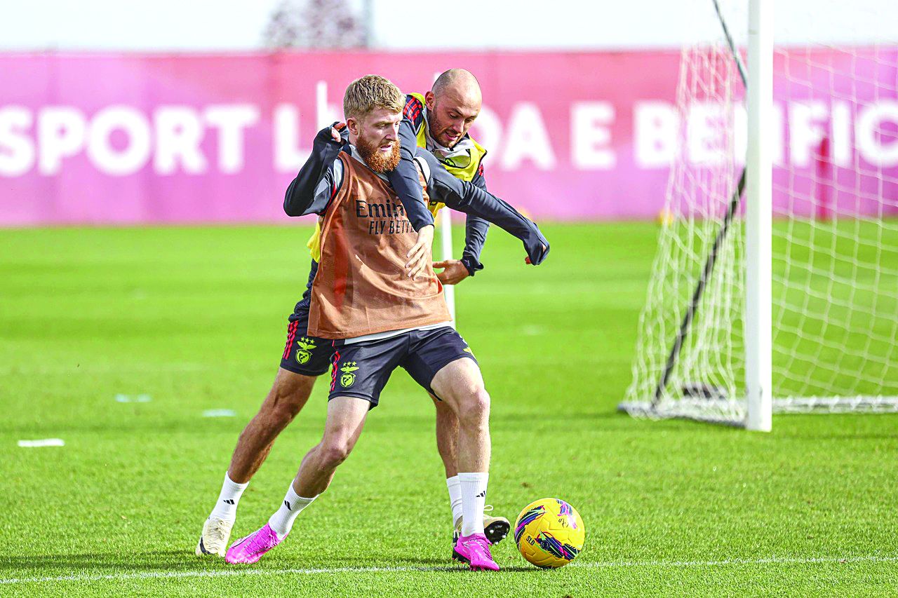 Benfica Se Prepara para Encontro Crítico Contra Arouca, com Retornos e Riscos de Suspensão Benfica Se Prepara para Encontro Crítico Contra Arouca, com Retornos e Riscos de Suspensão