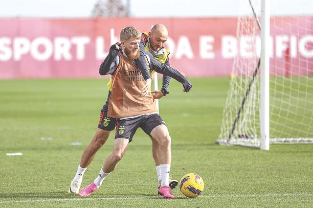 Benfica: Aursnes gera apreensão a três dias do dérbi