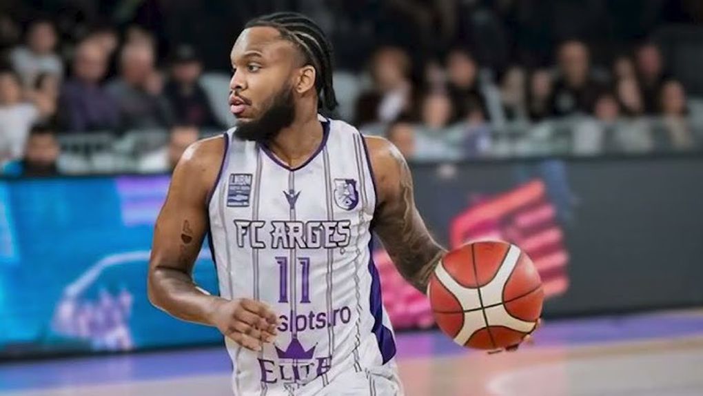 Base americano na sua passagem pelos romenos do Arges Pitesti