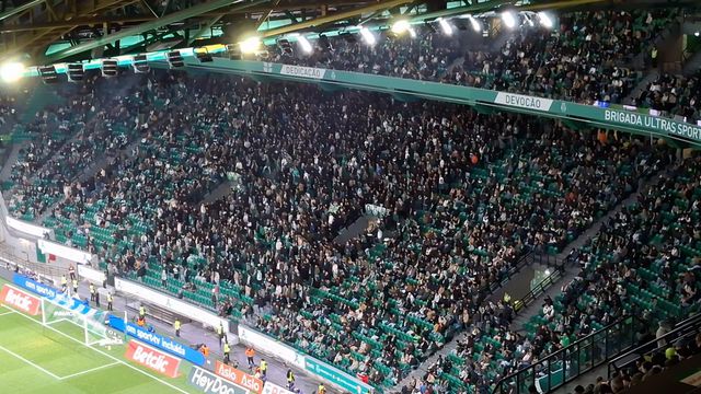Claque do Sporting já canta para o dérbi e há quem assobie