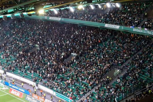 Claque do Sporting já canta para o dérbi e há quem assobie