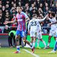 Zirkzee festeja golo no Crystal Palace-Manchester United — Foto: IMAGO