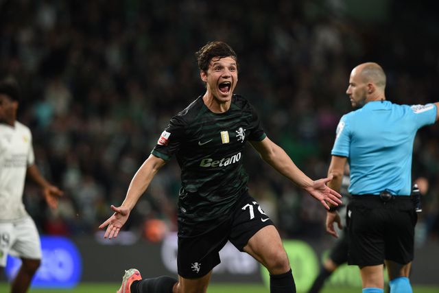 Eduardo Quaresma exulta com o primeiro golo dos leões, da sua autoria