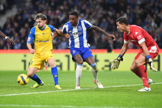 Guarda-redes dos canarinhos esteve em destaque no Dragão e só foi batido por William Gomes - Foto: Rogério Ferreira/Kapta+