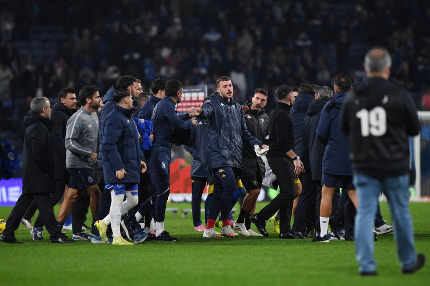 Ian Cathro, treinador do Estoril, falou sobre a confusão no final do FC Porto-Estoril - Foto: Rogério Ferreira/KAPTA+