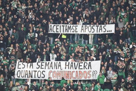 A claque Juve Leo situa-se no topo sul do Estádio José Alvalade (Foto Sérgio Miguel Santos)