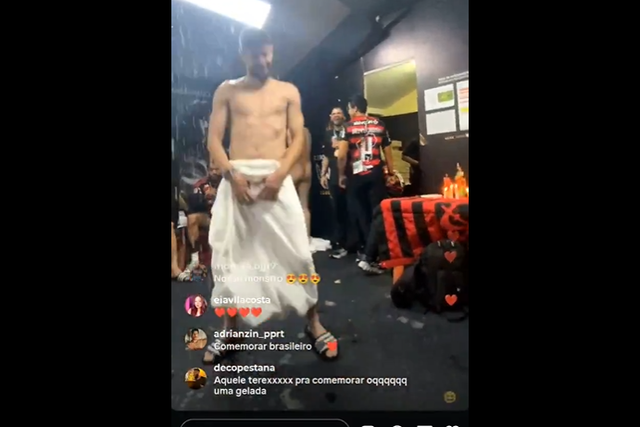 Um novo Pizzi: jogador do Flamengo apanhado nu na festa da Libertadores (vídeo)